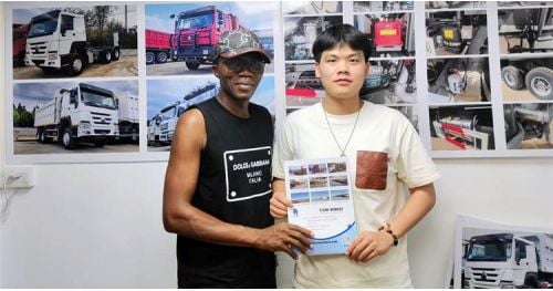 Namibian Customer Come to Tongya to Purchase Howo Tractor Head