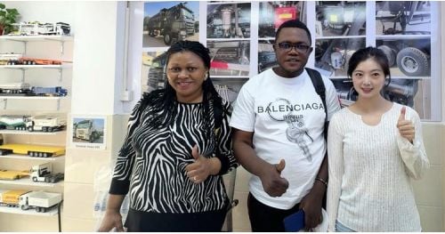 Zimbabwe Customers Visit Tongya to Buy Used Howo Truck Head
