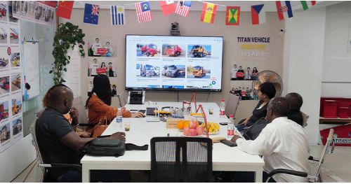 Cameroon Customer Came to Tongya to Sinotruk Howo 6x4 Tractor Head