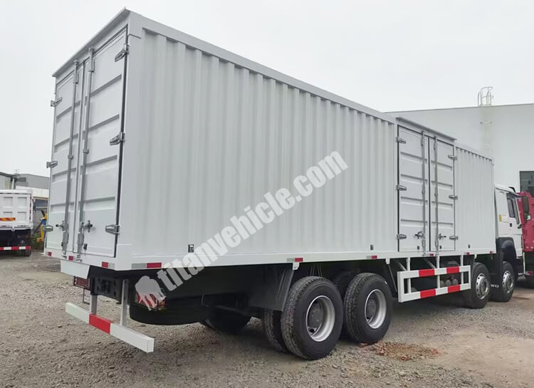 Sinotruk Howo Cargo Box Truck for Sale in Zambia