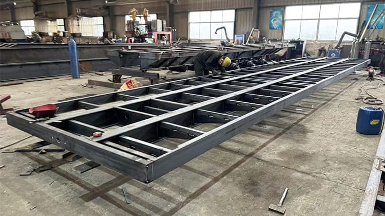 Triple Axle Flatbed Semi Truck Trailer for Sale in Guam