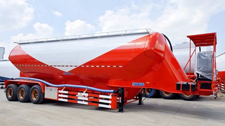 Reboque cisterna pneumático